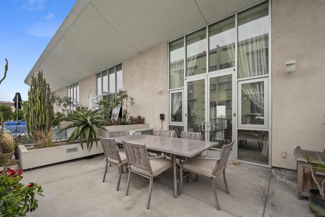 3788 Park Blvd, San Diego CA: https://media.crmls.org/mediaz/318b34a7-8e40-4561-9f04-558602f38f36.jpg