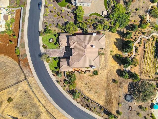 2791 Giorno Way, El Dorado Hills CA: https://media.crmls.org/mediaz/318b82aa-14d4-4a3e-82b7-d8c3985c758f.jpg