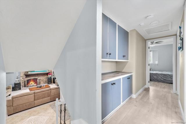 1521 Del Norte Dr, Corona CA: https://media.crmls.org/mediaz/318bdfbc-03ed-4c30-bb25-2e7064cd4756.jpg