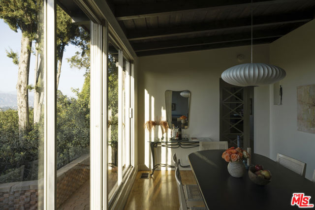 11764 Laurelcrest Drive, Studio City CA: https://media.crmls.org/mediaz/318c340d-5bca-41b5-a853-bd2dffd64007.jpg