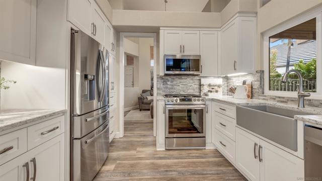 2352 Rock Crest Gln, Escondido CA: https://media.crmls.org/mediaz/318c54ba-c0f6-4275-8623-e7d61403e19d.jpg
