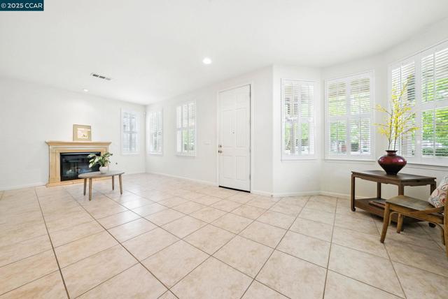 630 Oscar St, Vallejo CA: https://media.crmls.org/mediaz/318d2d73-e752-45e5-a7d8-0567fd509f10.jpg