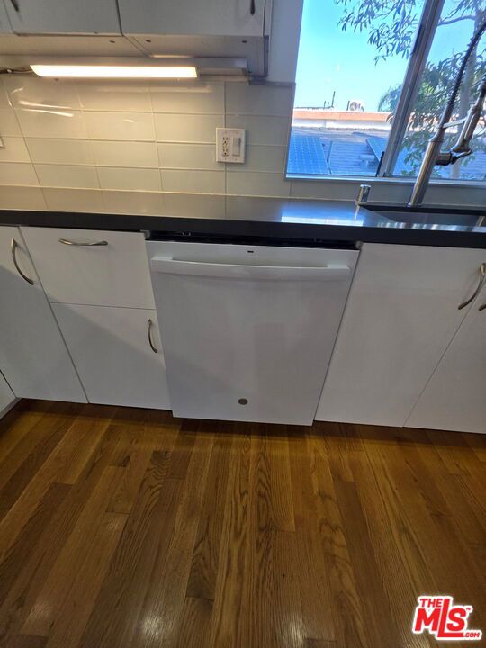 1029 Pleasantview Avenue, Venice CA: https://media.crmls.org/mediaz/318d31e3-e785-42a5-a6e3-cd2ada67d053.jpg