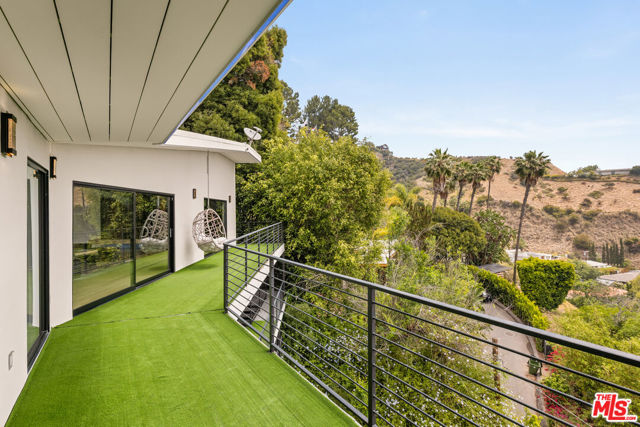 8514 Hillside Avenue, Los Angeles CA: https://media.crmls.org/mediaz/318d31e6-9627-4d92-9234-b59ddc5e60f5.jpg