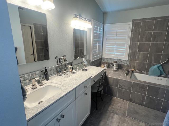 260 Sierra Madre Way, Corona CA: https://media.crmls.org/mediaz/318dfe4e-04cc-4e47-8b24-fdba0dcb9953.jpg