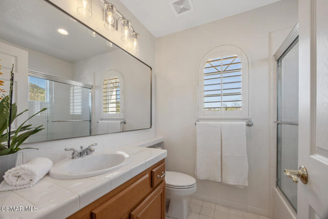 3034 Heavenly Ridge Street, Thousand Oaks CA: https://media.crmls.org/mediaz/318e0cc0-cd2c-40a1-98a6-f69a5f1572cd.jpg