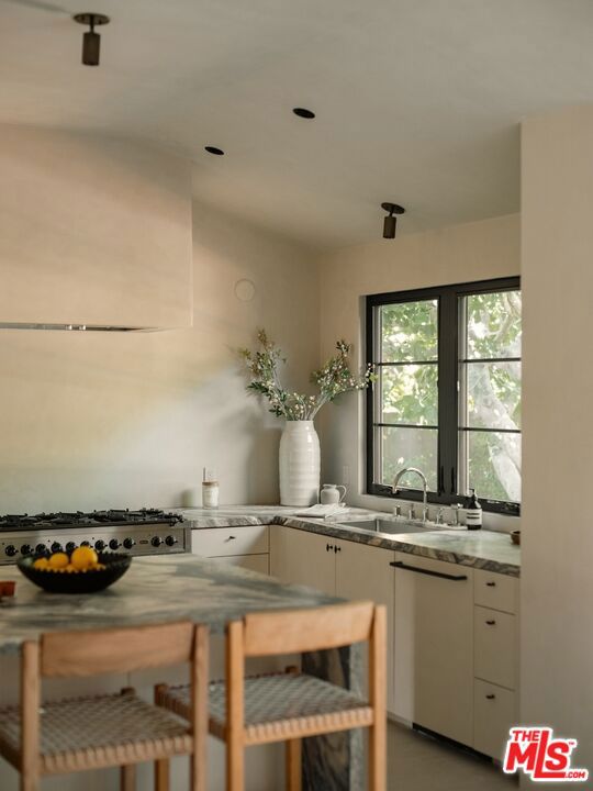 4790 Galendo Street, Woodland Hills CA: https://media.crmls.org/mediaz/318e679d-66fa-4dce-88f1-92a5b2951171.jpg