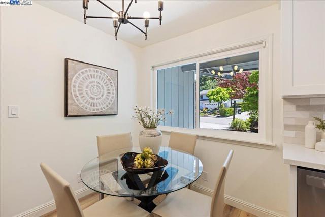 21 Muth Dr, Orinda CA: https://media.crmls.org/mediaz/318e955d-246f-4633-b083-468ed2af1524.jpg