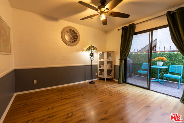 645 Magnolia Boulevard, Burbank CA: https://media.crmls.org/mediaz/318f1f56-57a1-459e-8c33-723d0112fb10.jpg