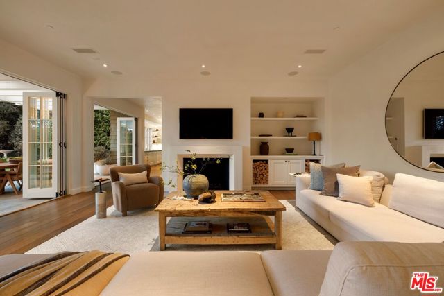 1319 Amalfi Drive, Pacific Palisades CA: https://media.crmls.org/mediaz/318f3fc8-c455-46b5-98e9-eadc6a33eabe.jpg