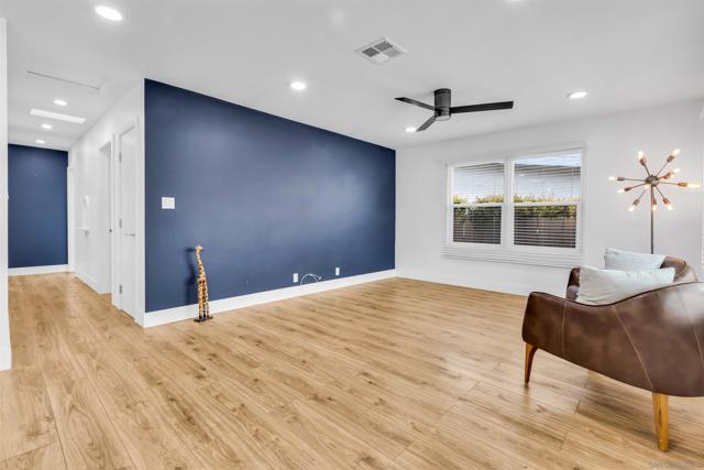 2702 Ridge View Dr, San Diego CA: https://media.crmls.org/mediaz/318f50d8-a756-49c3-b2e4-1c01314d275f.jpg