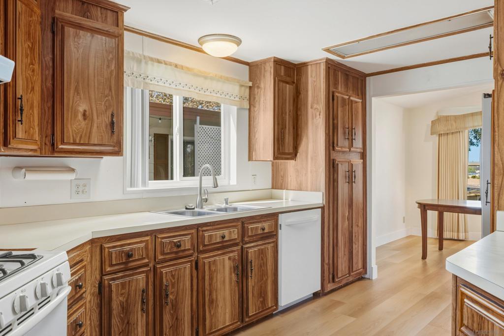 MLS #250042584SD image #15