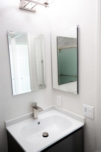 Image 34 of 40 For 1417 Grove Ave  4