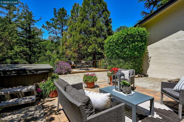 241 Lombardi Cir, Walnut Creek CA: https://media.crmls.org/mediaz/319087f4-e6df-4675-a208-e05182dd3819.jpg
