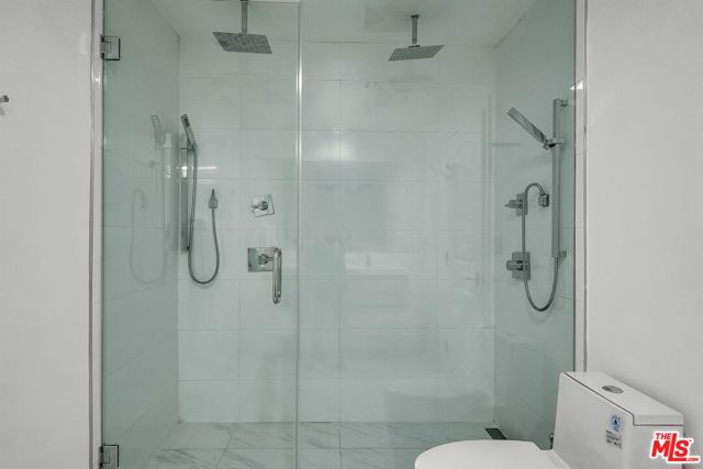 214 S Alexandria Avenue, Los Angeles CA: https://media.crmls.org/mediaz/3190e574-82c9-40c6-8b01-2061989ef86a.jpg