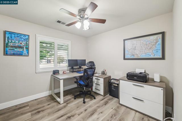 5521 Alaska Dr, Concord CA: https://media.crmls.org/mediaz/3191c079-155b-4a33-8099-da2f75306884.jpg