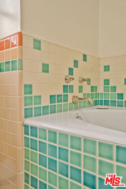 https://media.crmls.org/mediaz/3191cebf-9b10-4dfc-aebb-81e1bc4ffd38.jpg?preset=X-Large