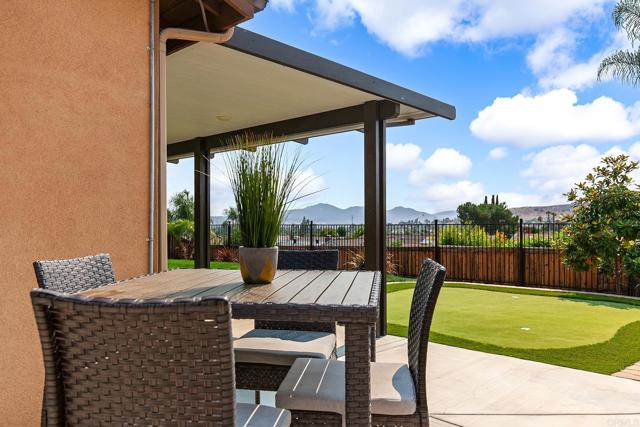 10252 Casa Ct, Santee CA: https://media.crmls.org/mediaz/31921d09-06f9-47ca-b987-c32aa79b148d.jpg