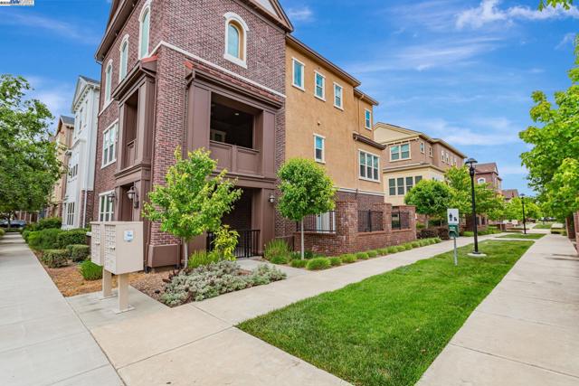 1380 Brookline Loop, Pleasanton CA: https://media.crmls.org/mediaz/3192e70d-f3b8-43e6-9253-3fe8cddfb59d.jpg