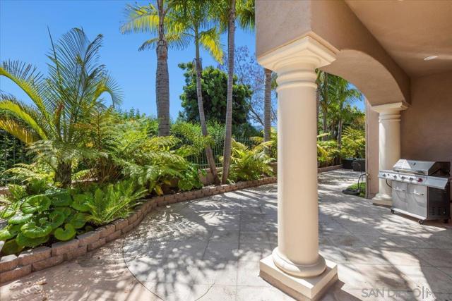 7166 Tern Place, Carlsbad CA: https://media.crmls.org/mediaz/3193012d-2f59-4b59-b036-e5b817e794d9.jpg