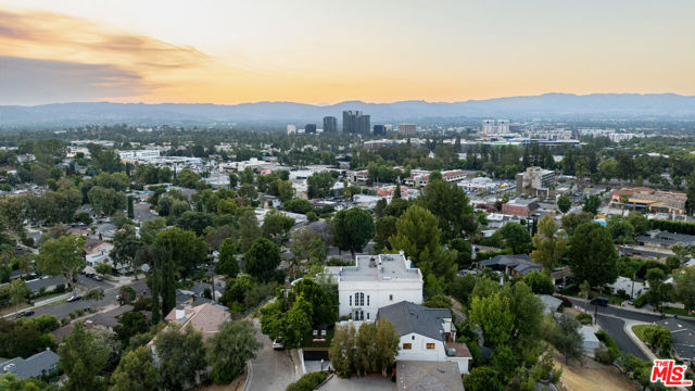 5132 Escobedo Drive, Woodland Hills CA: https://media.crmls.org/mediaz/3193337b-f638-44a6-94b6-e582144535a5.jpg