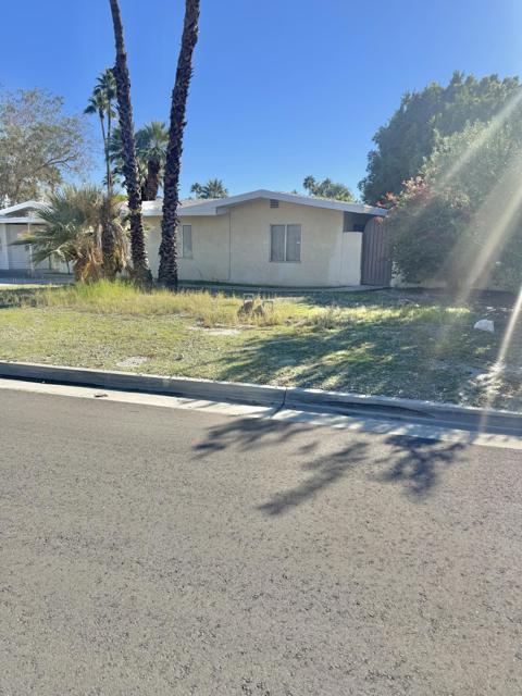 995 E Chia Road, Palm Springs CA: https://media.crmls.org/mediaz/31934e91-705e-477f-a6fa-8b160e57e2cf.jpg