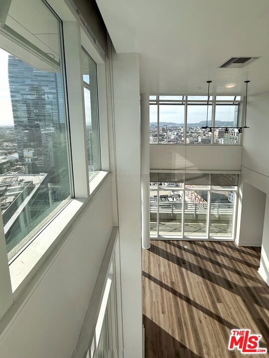 717 W Olympic Boulevard, Los Angeles CA: https://media.crmls.org/mediaz/31937e22-bc81-481e-a21a-f9baee58eea9.jpg