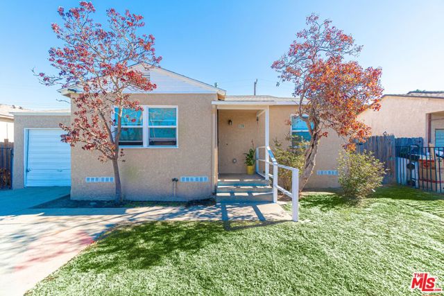 2120 Grape Avenue, Compton, California 90222, 2 Bedrooms Bedrooms, ,1 BathroomBathrooms,Single Family Residence,For Sale,Grape,25500689