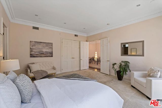 622 Roxbury Drive, Beverly Hills, California 90210, 5 Bedrooms Bedrooms, ,6 BathroomsBathrooms,Single Family Residence,For Sale,Roxbury,24428353