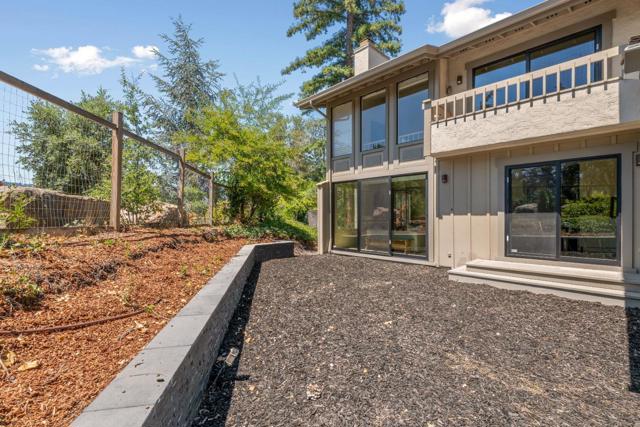 700 Sand Hill Circle, Menlo Park CA: https://media.crmls.org/mediaz/31947656-ba53-401f-bf1f-1d1dcced5b5d.jpg