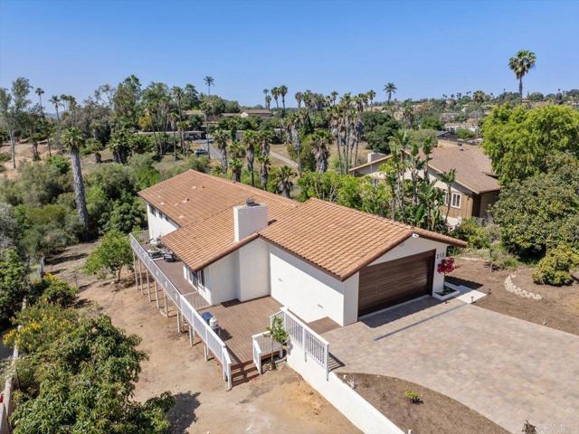 Detail Gallery Image 2 of 37 For 215 Cranston Crest, Escondido,  CA 92025 - 3 Beds | 2 Baths