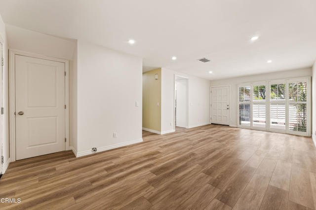 Detail Gallery Image 5 of 44 For 9760 Jersey Ave #173,  Santa Fe Springs,  CA 90670 - 3 Beds | 3 Baths