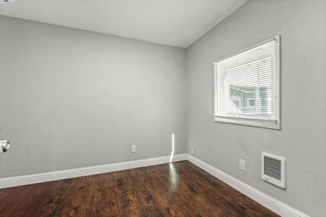 3411 Adeline St, Oakland CA: https://media.crmls.org/mediaz/31964e74-f6b3-4268-a4c4-2855205da200.jpg