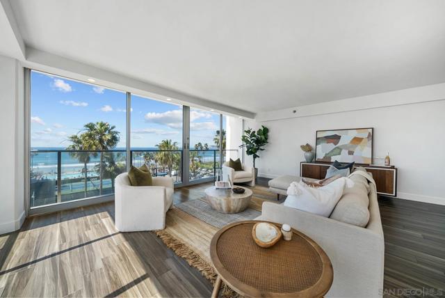 1810 Avenida Del Mundo, Coronado CA: https://media.crmls.org/mediaz/31966bb8-a853-4811-a3e4-a9fa1ab2c625.jpg