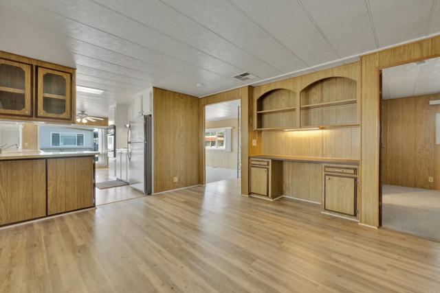 Home for Sale in Lakeside