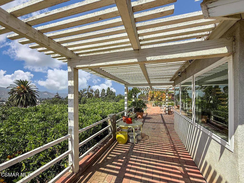 https://media.crmls.org/mediaz/3197499b-a86a-435d-a33d-3ee75d72ab9e.jpg?preset=X-Large