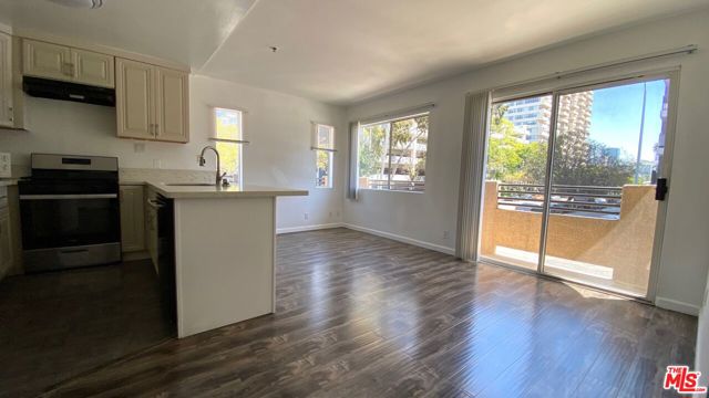 701 S Kingsley Drive, Los Angeles CA: https://media.crmls.org/mediaz/31974a1c-1621-4871-aaf3-eb68f686b861.jpg