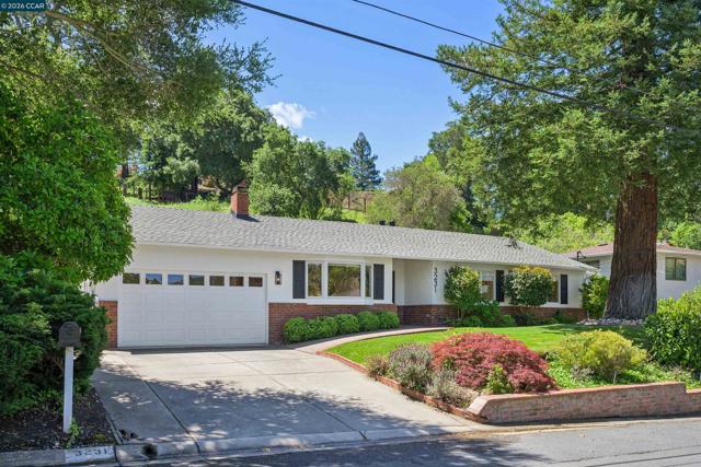 3231 Camino Colorados, Lafayette CA: https://media.crmls.org/mediaz/31974d31-c7e7-4fcf-8e11-4b0c7bda32ea.jpg