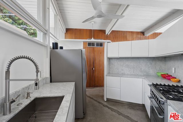 12400 Deerbrook Lane, Los Angeles CA: https://media.crmls.org/mediaz/31979242-cfb0-4d8f-b6cf-bba1181f165f.jpg