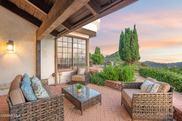 2457 Angelo Drive, Los Angeles CA: https://media.crmls.org/mediaz/3197987b-16f5-4fbf-895d-35ec7c679da2.jpg