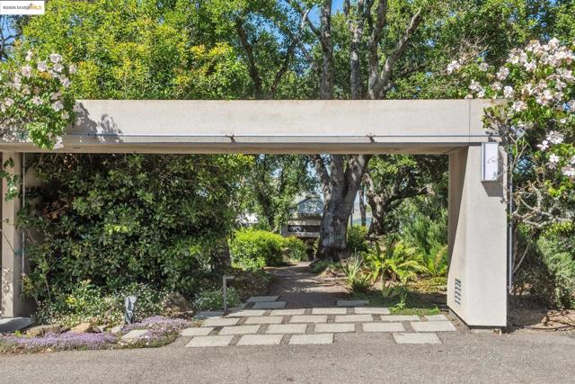 12688 Brookpark Road, Oakland CA: https://media.crmls.org/mediaz/31985721-9bbd-4529-9b64-be78d8b8c81b.jpg