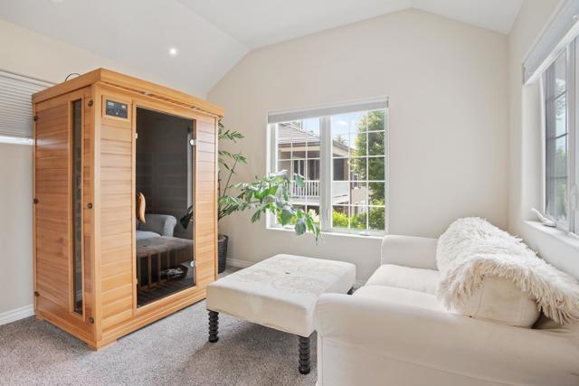 7824 Exchange Pl, La Jolla CA: https://media.crmls.org/mediaz/3198689b-d3b9-4322-91ce-ac5861798a2f.jpg