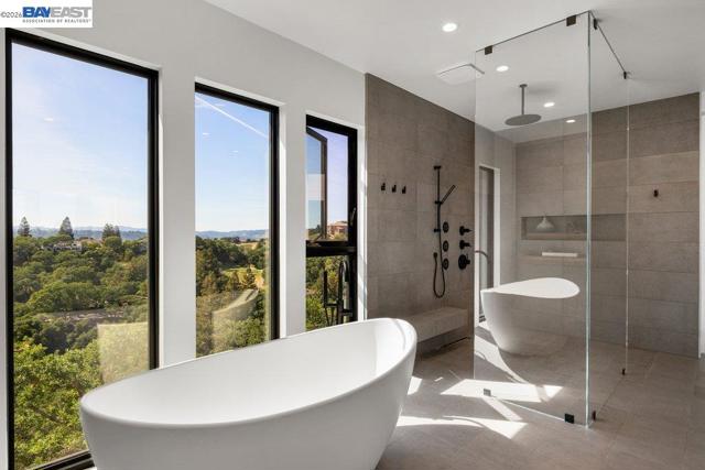 Image 38 of 60 For 2525 Biltmore Dr