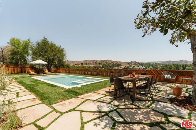 29204 Deep Shadow Drive, Agoura Hills CA: https://media.crmls.org/mediaz/3198f596-721a-4e86-9949-1737cbf0155b.jpg