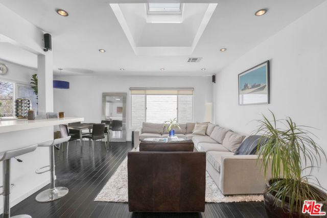 8231 De Longpre Avenue, West Hollywood CA: https://media.crmls.org/mediaz/31994093-7b56-413f-8063-ce9dadeec9fb.jpg