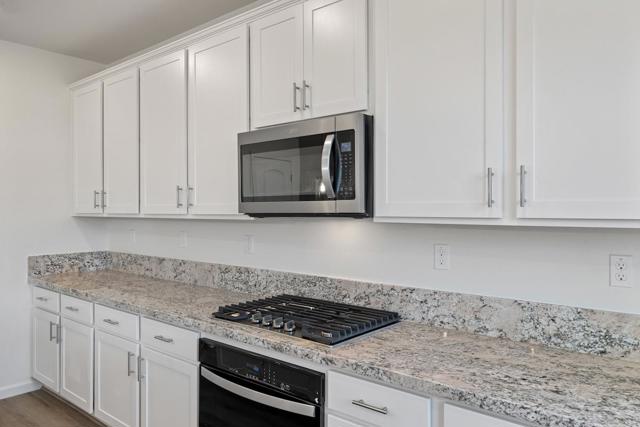 2130 Gladiola Drive, Hollister CA: https://media.crmls.org/mediaz/31994f16-ffd7-4746-ba8b-b2515ff667b8.jpg