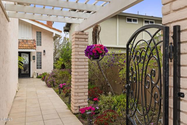 2666 Bayshore Avenue, Ventura CA: https://media.crmls.org/mediaz/31999315-006c-44b0-9a50-732901bdd68a.jpg