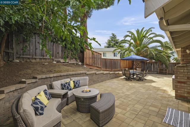 4513 Birch Bark Rd, Concord CA: https://media.crmls.org/mediaz/3199eba8-0db7-4060-b7db-e938a8589336.jpg