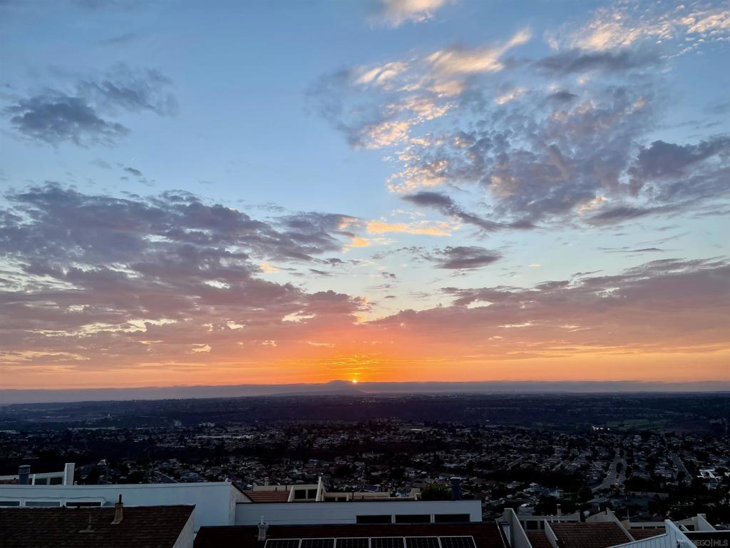 https://media.crmls.org/mediaz/319a114e-4529-4fa1-8cf9-7d8637d093ee.jpg?preset=X-Large