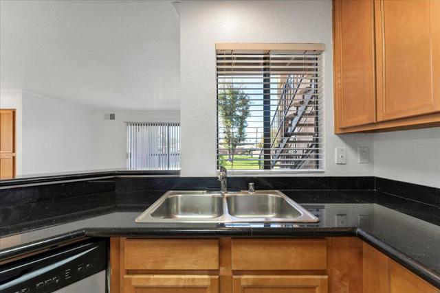 Image 6 of 26 For 78650 Avenue 42  719